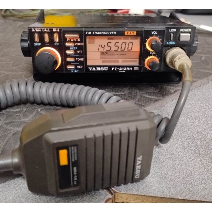 YAESU FT-212 VHF VEICOLARE OTTIMO STATO CON ILLUMINAZIONE  DISPLAY  LED BIANCHI