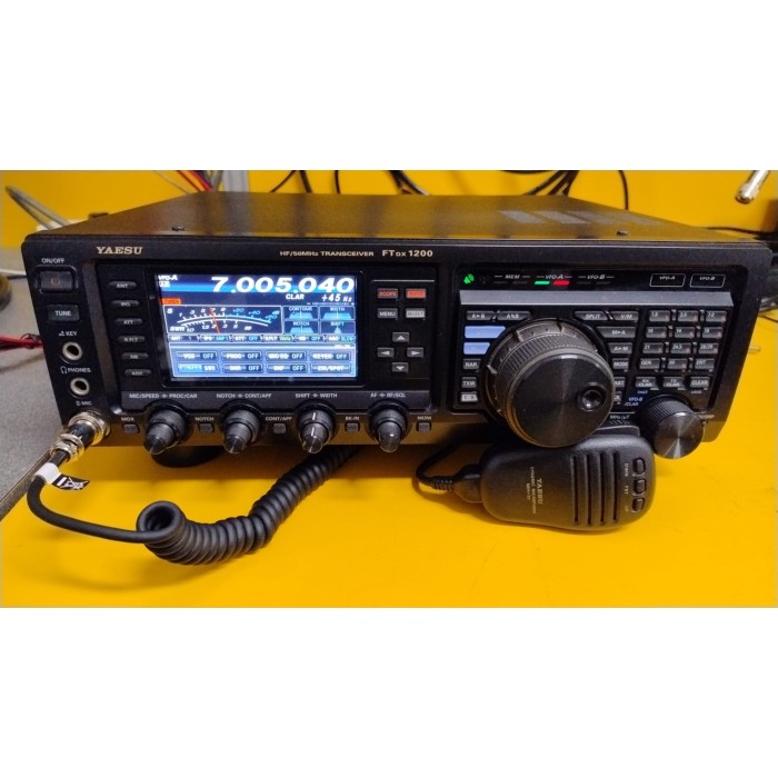 YAESU FT-DX1200 + FH2 HF/50MHZ PARI AL NUOVO CON IMBALLO ORIGINALE.